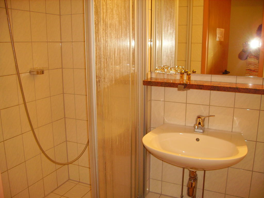 Hotel Zur Erholung Brochthausen Room photo