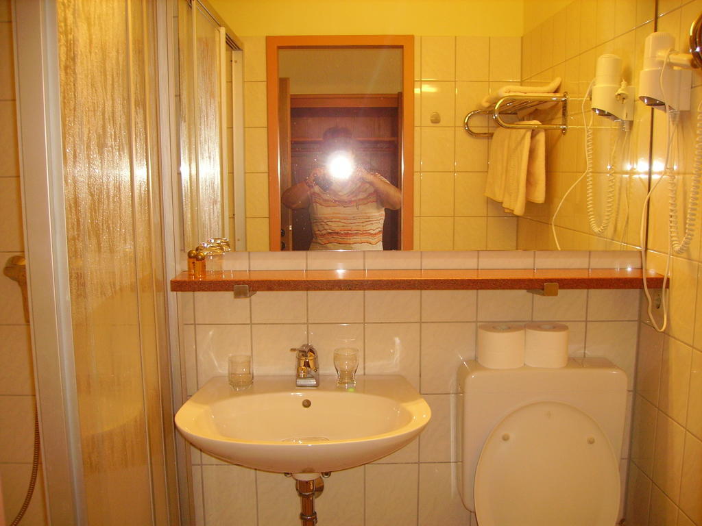 Hotel Zur Erholung Brochthausen Room photo
