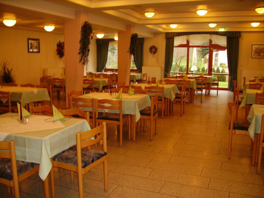 Hotel Zur Erholung Brochthausen Exterior photo