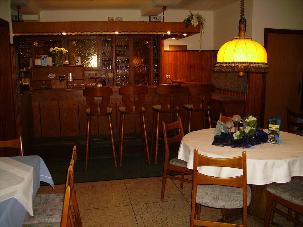 Hotel Zur Erholung Brochthausen Exterior photo